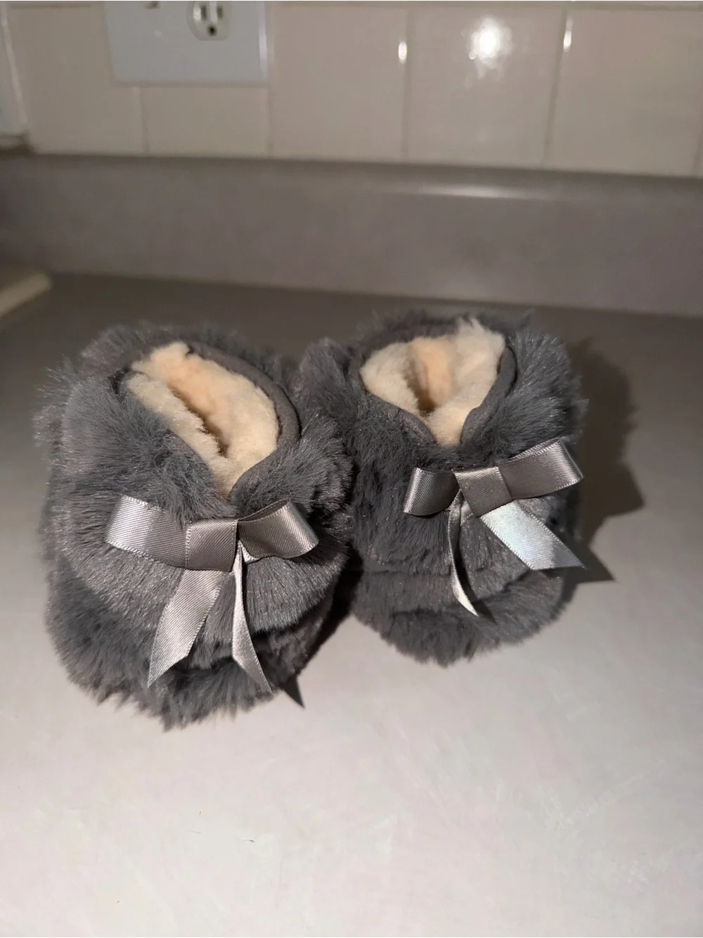 Baby Ugg Jesse Bow II fluff. Grey size 2/3